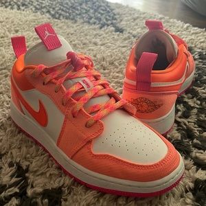 Air Jordan 1 lows utility GS “Hyper Crimson”